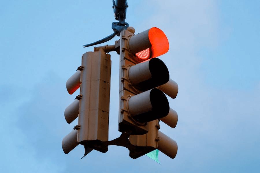 Can You Make a U-Turn on Red? Unraveling Nevada Traffic Laws
