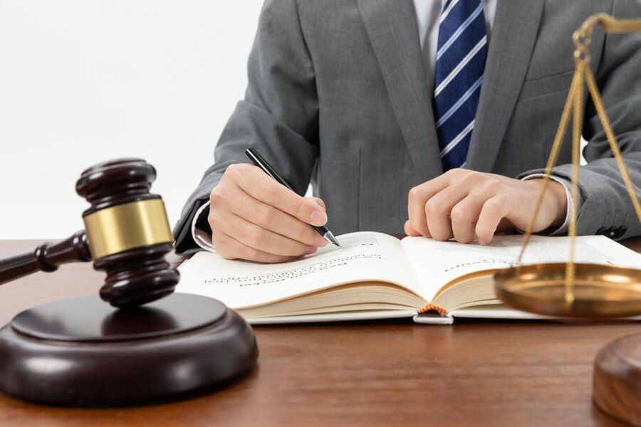 What Kind of Lawyer Do I Need to Sue a Company in California? A Comprehensive Guide