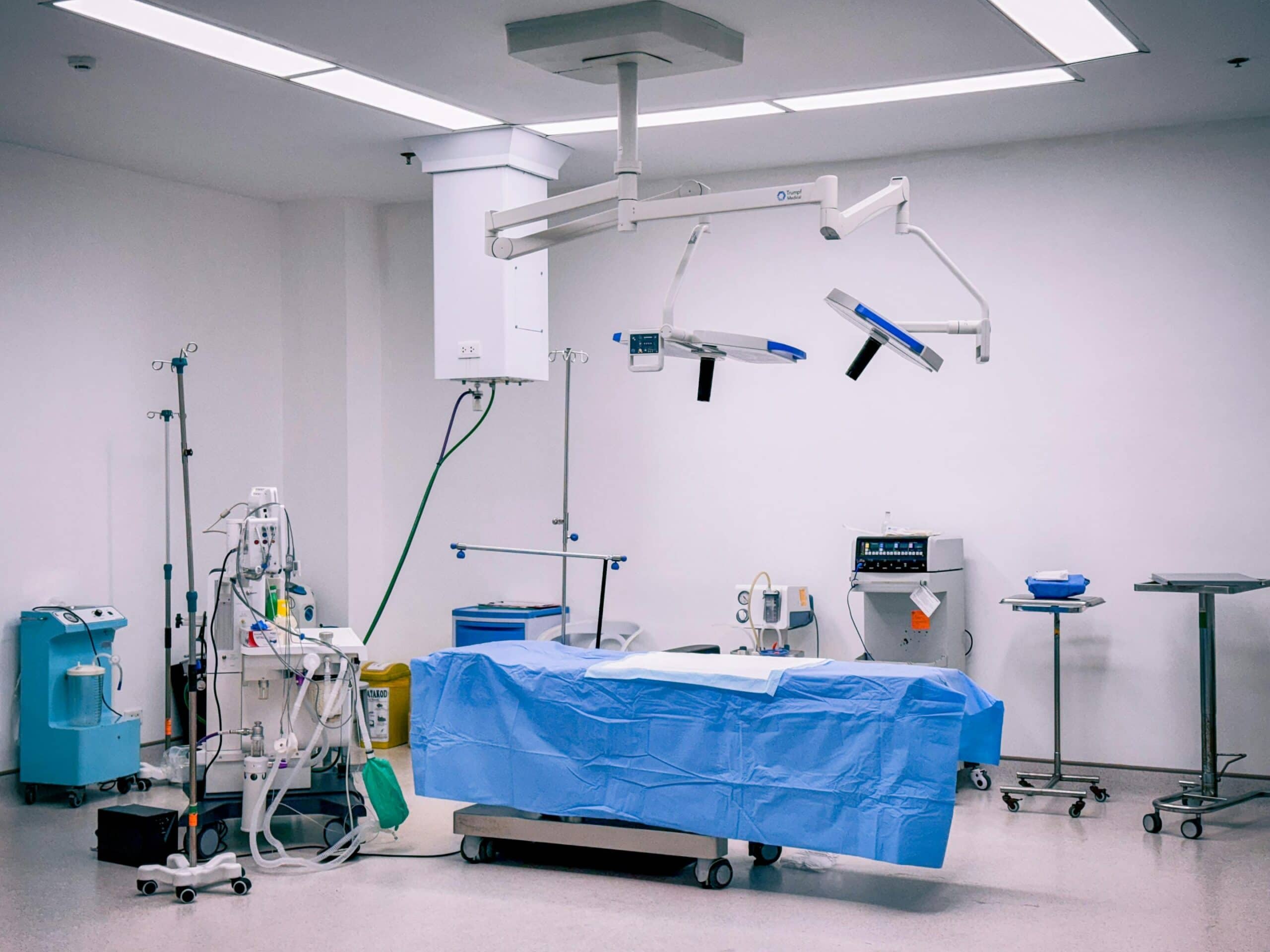 A medical examination room where victims of brain injury are brought before hiring a Brain Injury Lawyer.